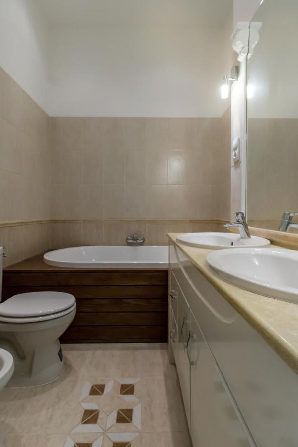 Spacious Riverside Residency - Magnificent View 布达佩斯 外观 照片